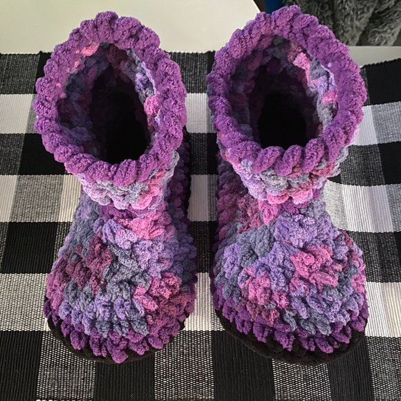 New Super Cozy soft slippers - All in Purple size 5/6 - nonslip bottoms - Picture 1 of 9